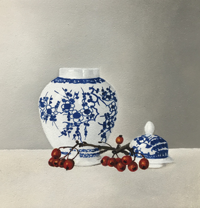 De vorm van een vaas of fles, de kleur groen van glas, het blauw van een vaas of het rood van besjes, zijn steeds weer inspiratiemomenten.