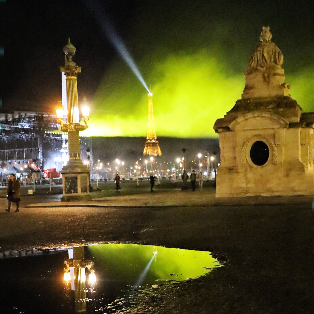Place de la Concorde met Eifeltoren op de achtergrond
