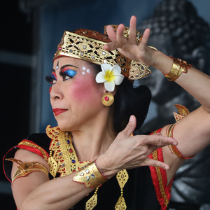 Een markt van Indonesische / Maleise cultuur met de nadruk op voedsel en muziek. In deze fotoserie ligt de nadruk op de dansers.