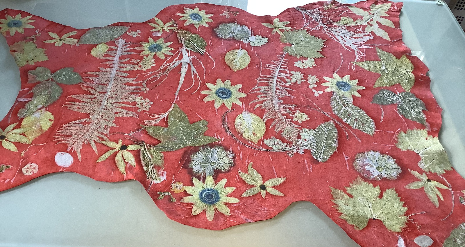 Geitenleer met azaleakleur 