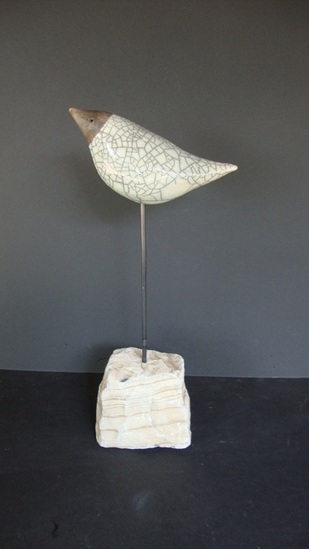 Wit-turquoise raku vogel op pen en voet I