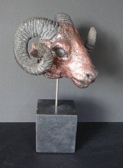 Raku ramskop op pen en voet I