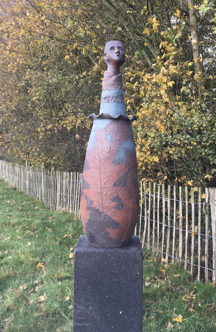 Hoofd-deksel vaas IV