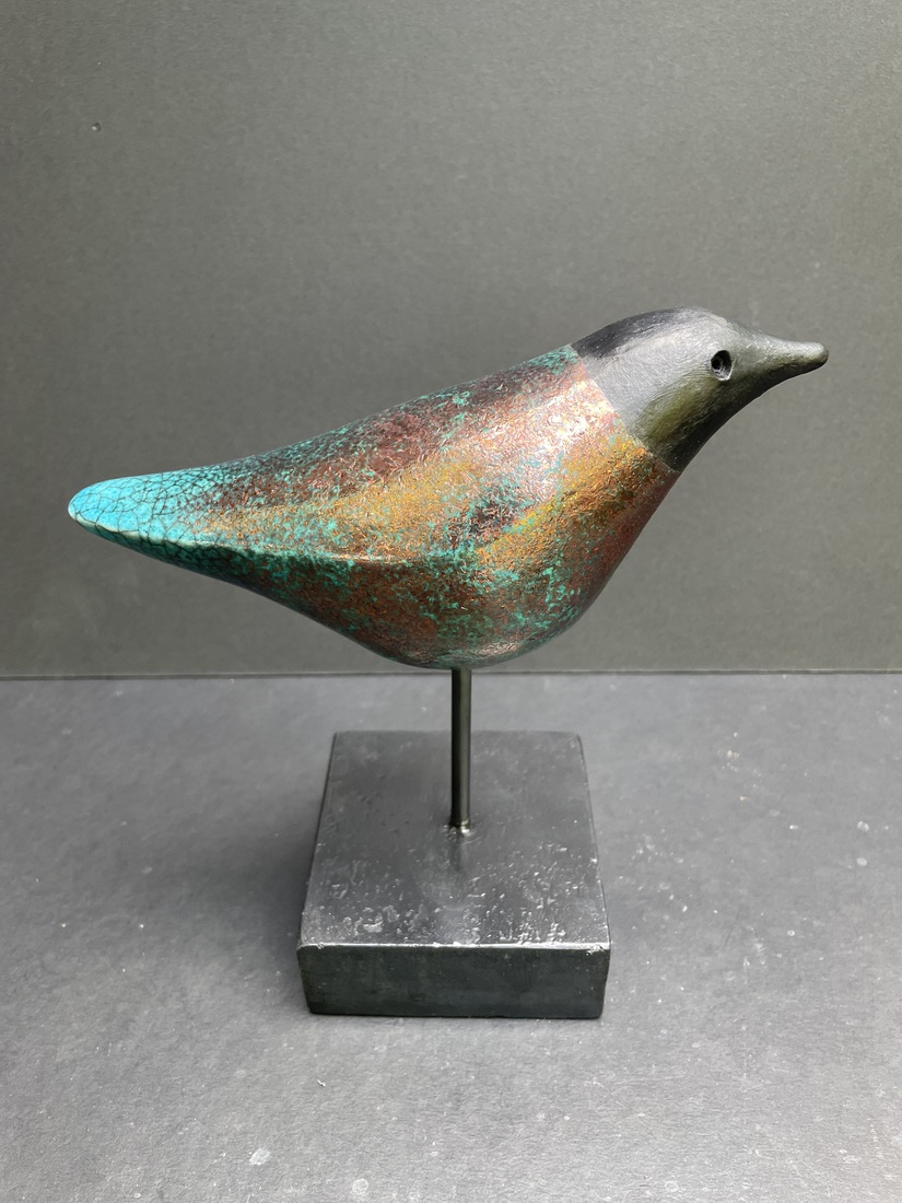 RAKU-vogel op voet, turqoise- en koperkleurig