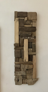 Duizenden aangespoelde houtjes verlangend naar roem.