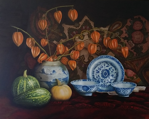 Toen ik begon met schilderen had ik geen idee waar ik me in wilde specialiseren, want alles was nieuw en een uitdaging. Na verschillende landschappen, dieren en portretten raakte ik gefascineerd door stillevens. Alle verschillende materialen en texturen intrigeerden me. Na een tijdje schilderde ik niet alleen objecten, maar ging ik me meer focussen op compositie, kleuren en formaten en begon ik mijn eigen stijl te ontwikkelen.
