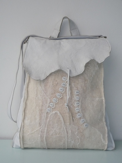 Handtas rugtas  wit vilt en wit lamsleer