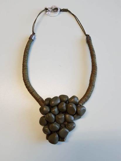 Halssieraad groen leer