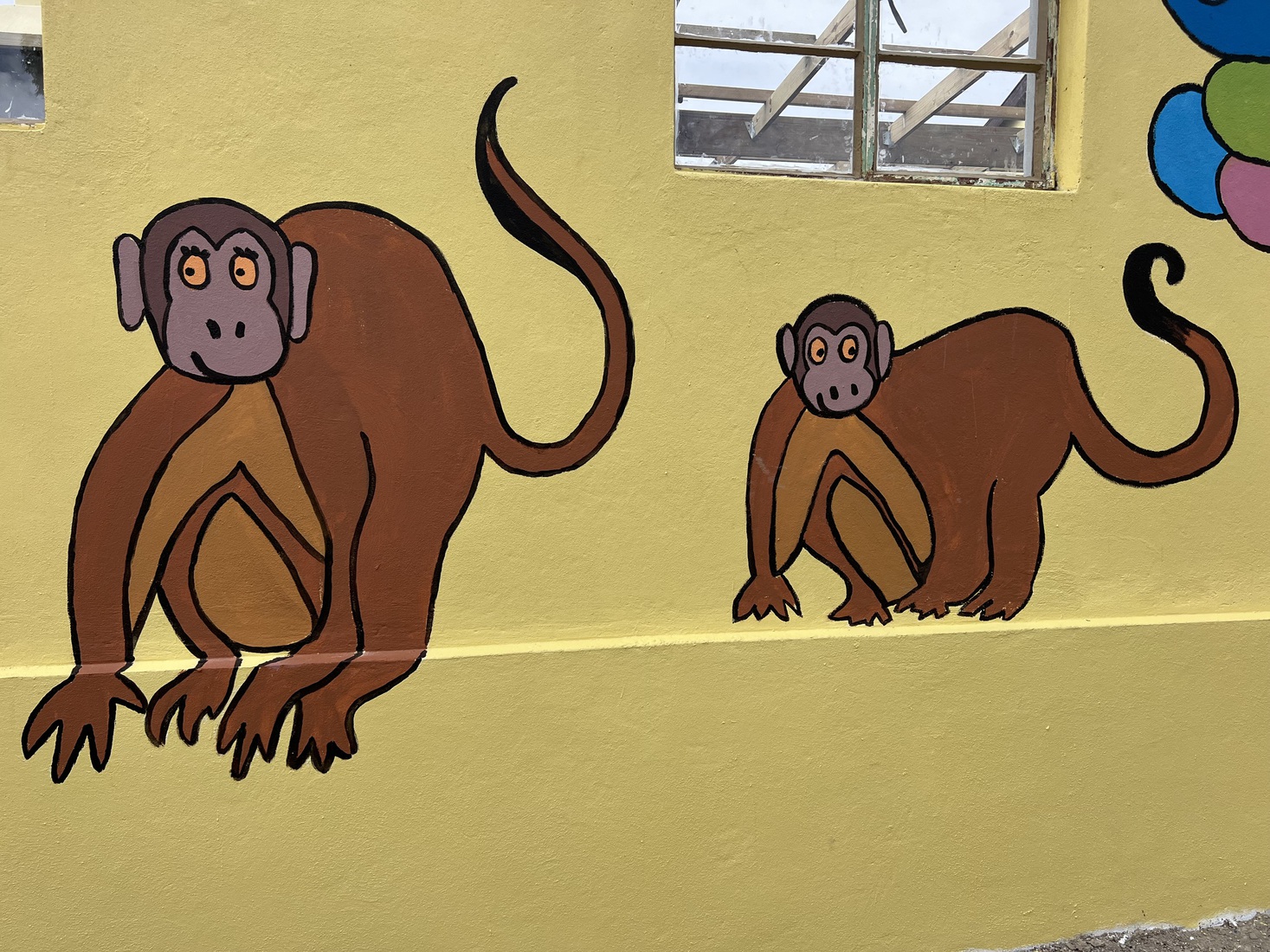 Twee aapjes op de muur