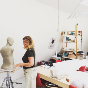 Keramische-beelden en kommen. 
Keramiek en de ongekende mogelijkheden om mijn ideeen om te zetten in beelden.
