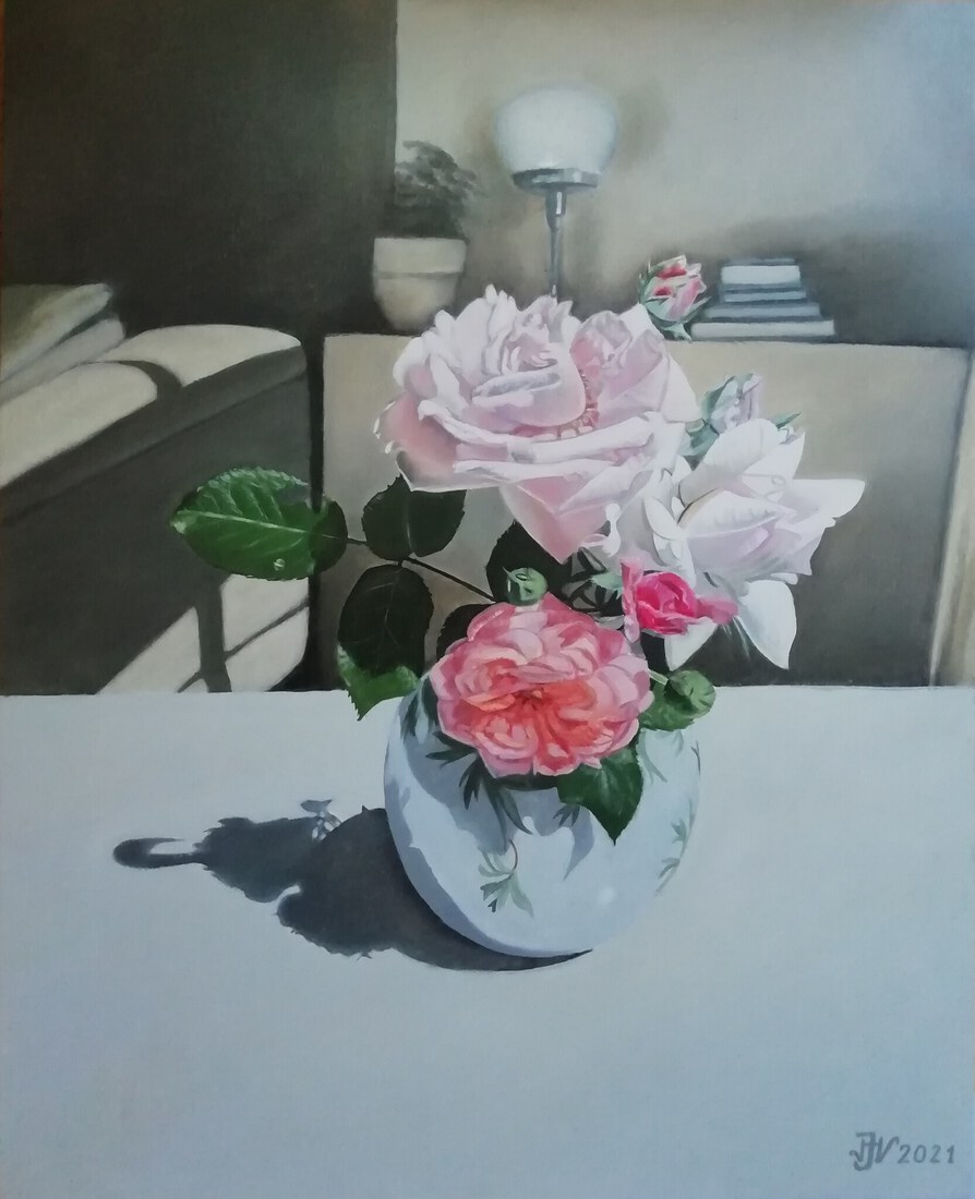 Roses in porslin vase