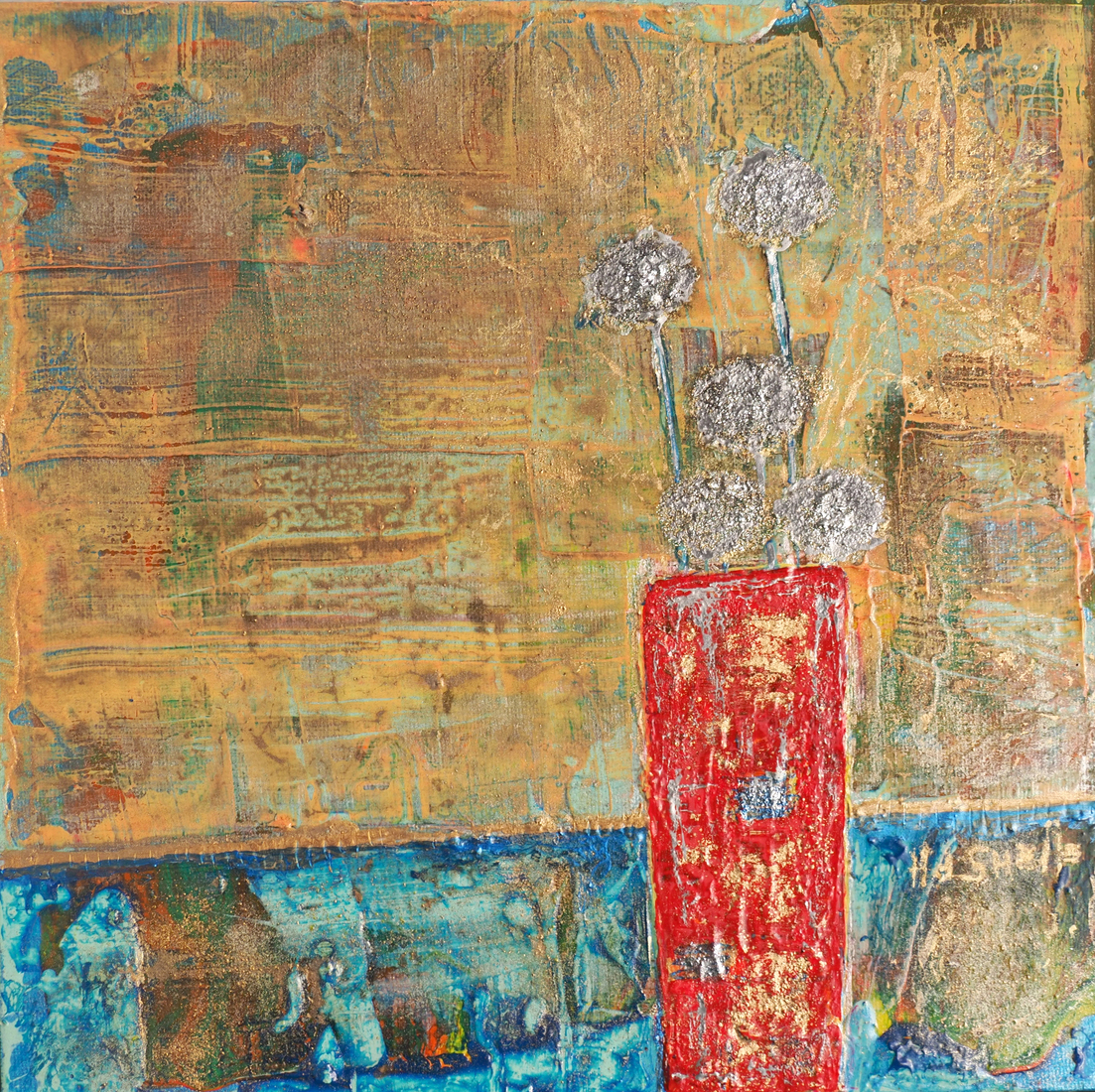 Stilleven vaasje met uitgebloeide pisbloemen