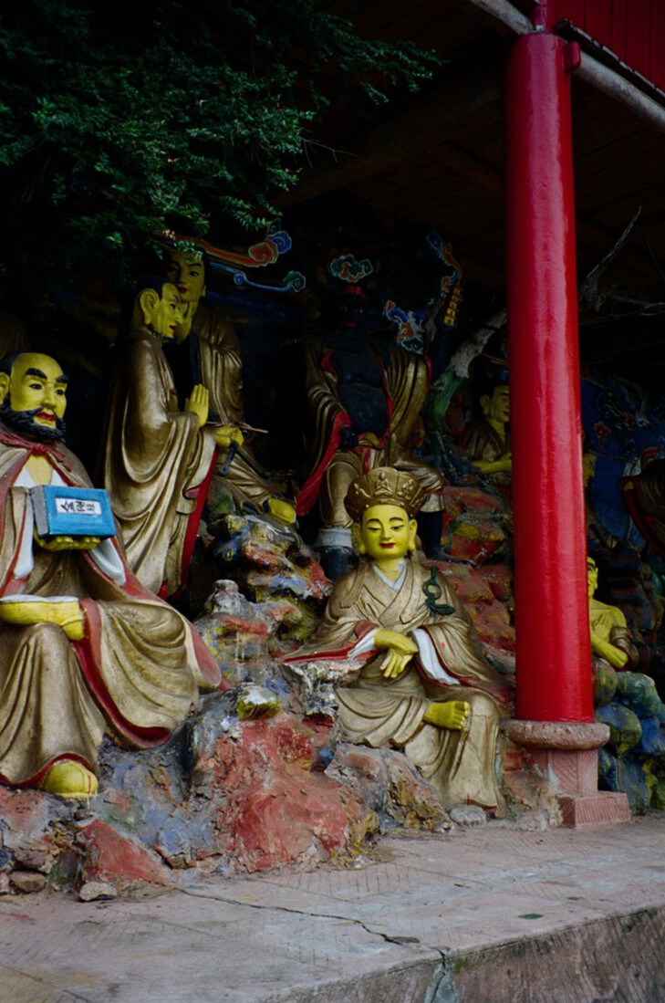 Qingchengshan: Beelden bij de tempel