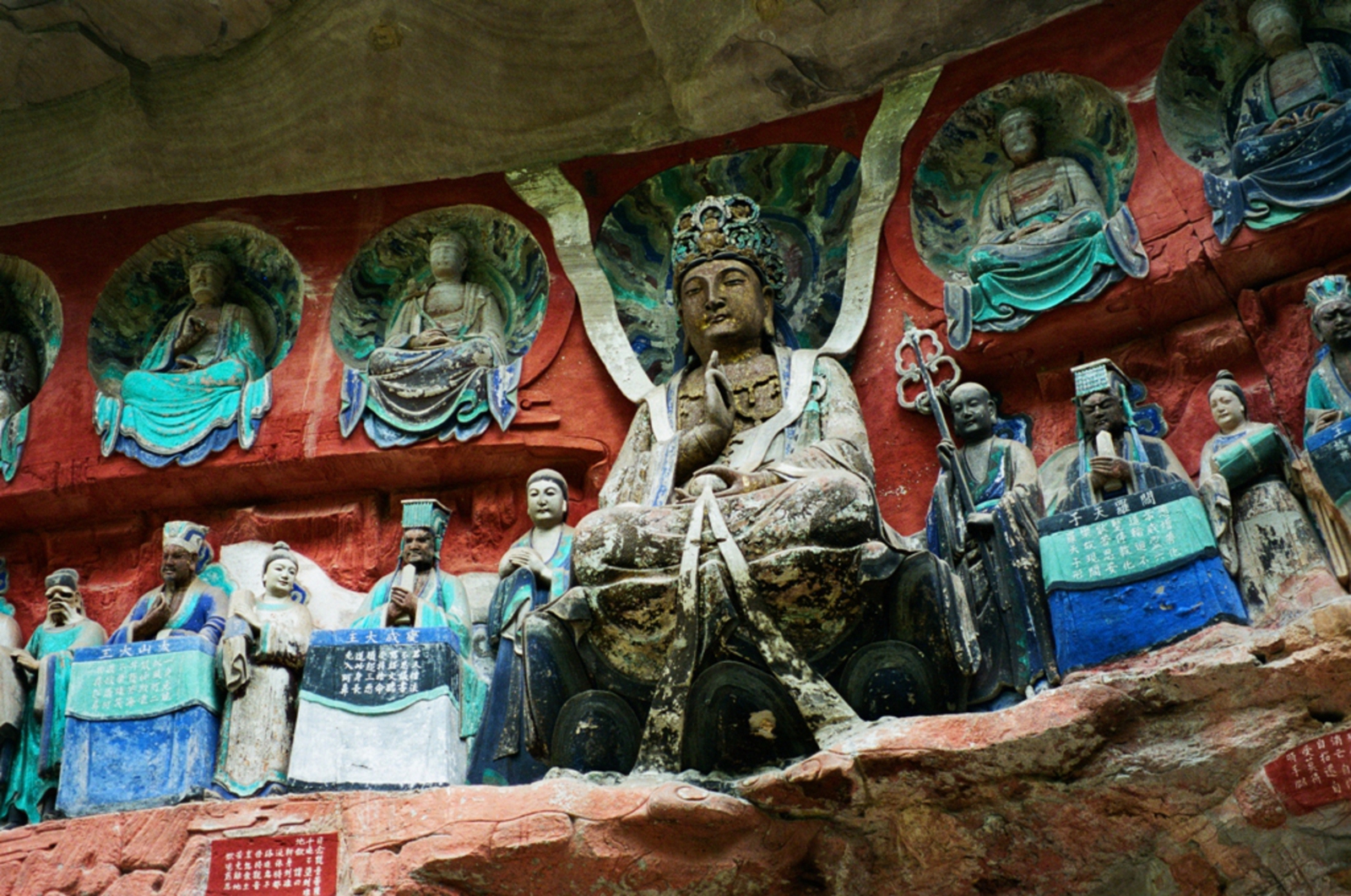 Baodingshan: Uitgehouwen in de rotswand