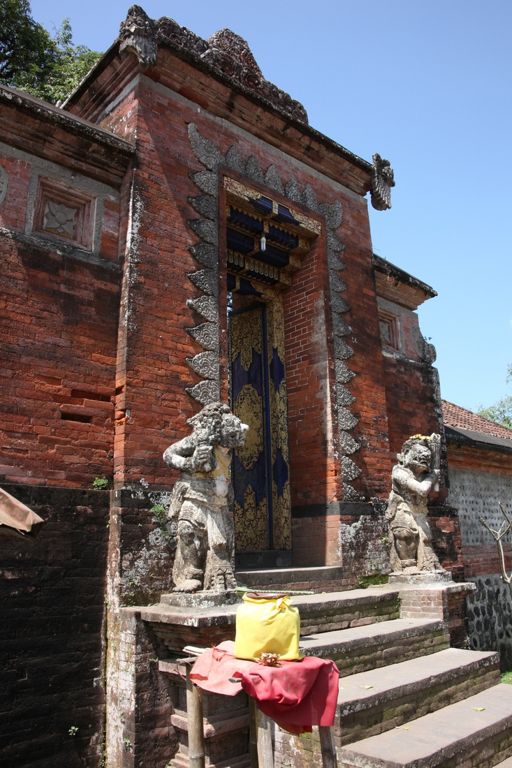 Narmada: Miru Temple Yayasan Krama