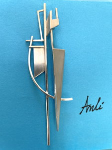 naar eigen ontwerp, handgemaakt;
alle broches zijn gemaakt uit eerste gehalte zilver (925)