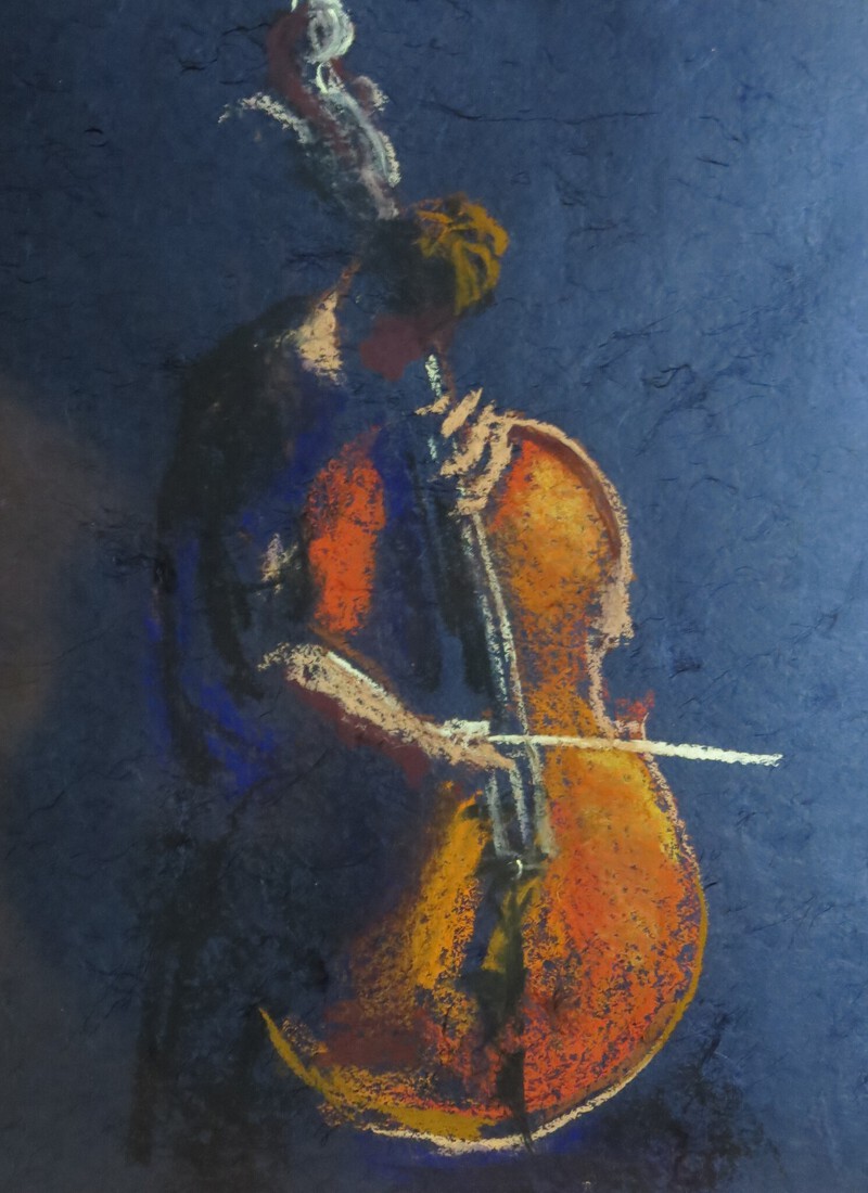 Contrabassist op blauw