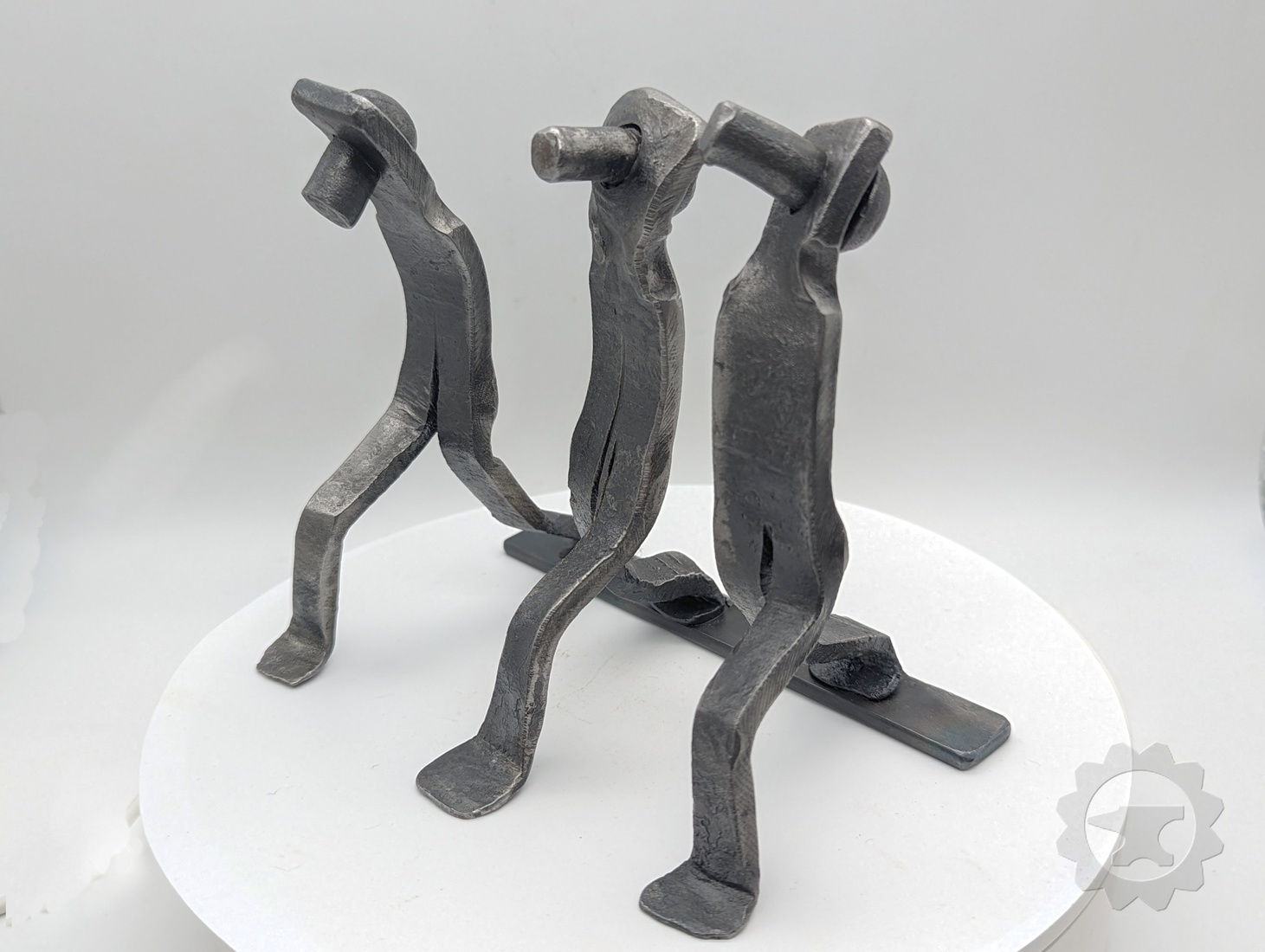 Beeldje Langneus 3 metalen staande figuurtjes 