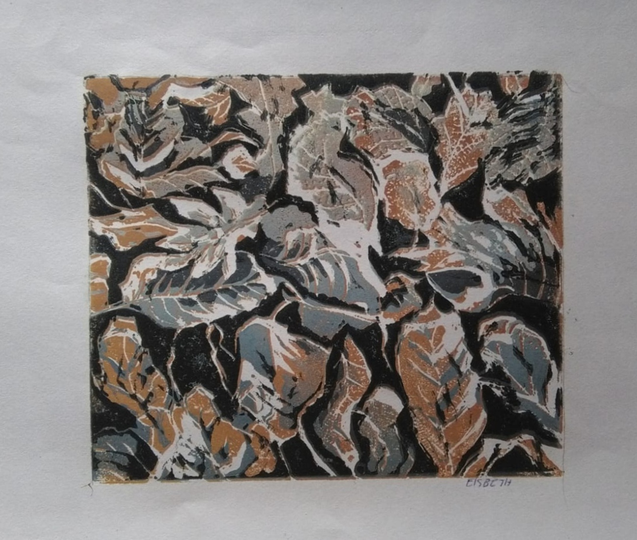 blad met eerste sneeuw