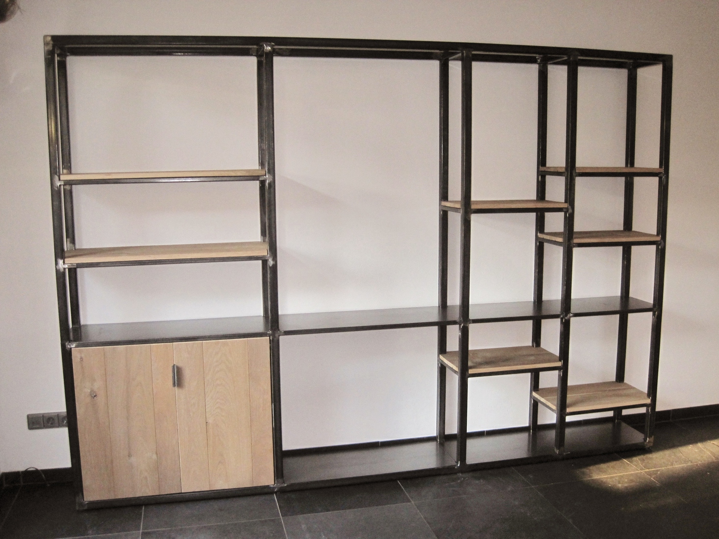 Robuuste metalen kast