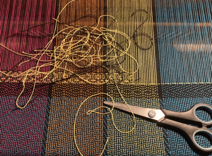 Omdat heb bloed toch kruipt waar het niet gaan kan ben ik na zes jaar, in 2020 toch weer achter mijn getouw gekropen. Met veel plezier weef ik nu prachtige sjaals.