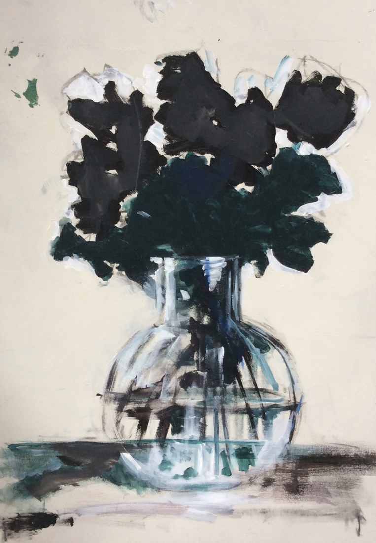 vaas met zwarte bloemen