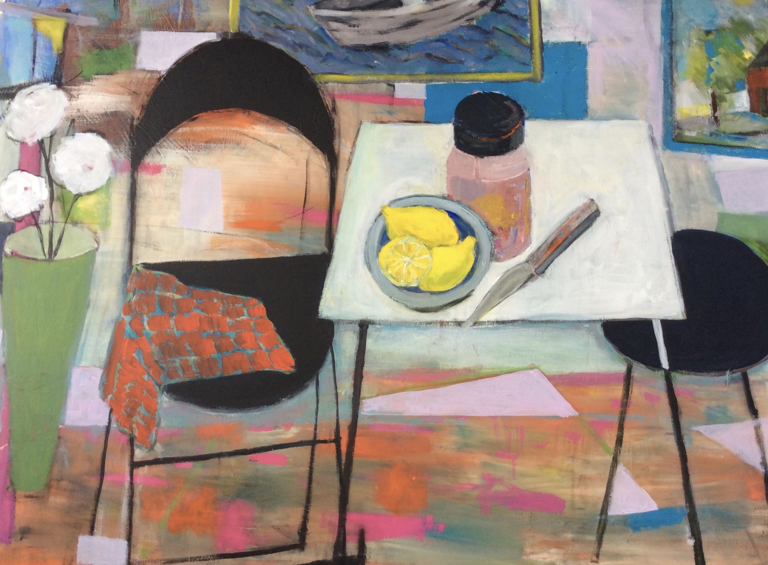 kamer met stoel en tafel