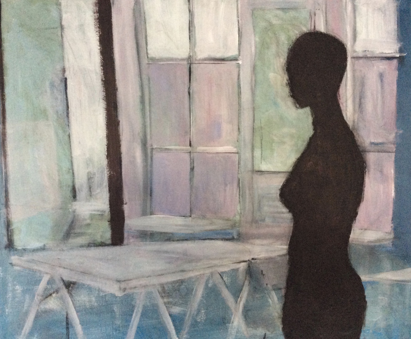 vrouw in blauwe kamer