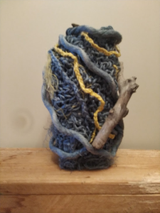 werken gemaakt van materiaal dat ik langs de waterlijn vond. Drijfhout, touw en afval