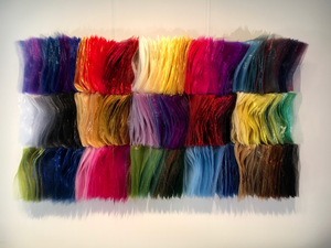 Kleine werken met golvend, glanzend organza in diverse kleurtonen