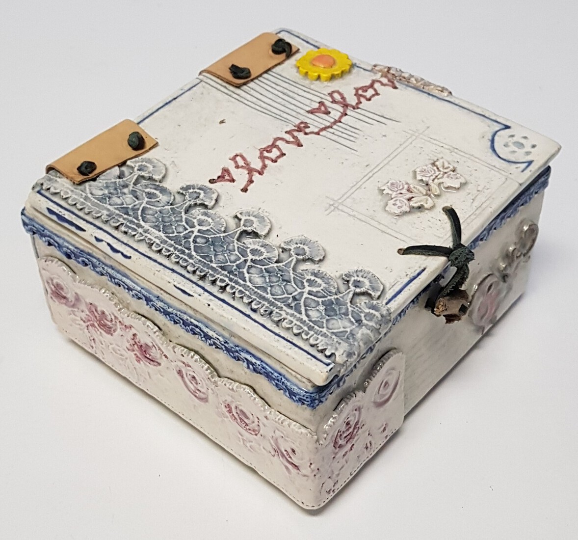 Keepsake box with lace