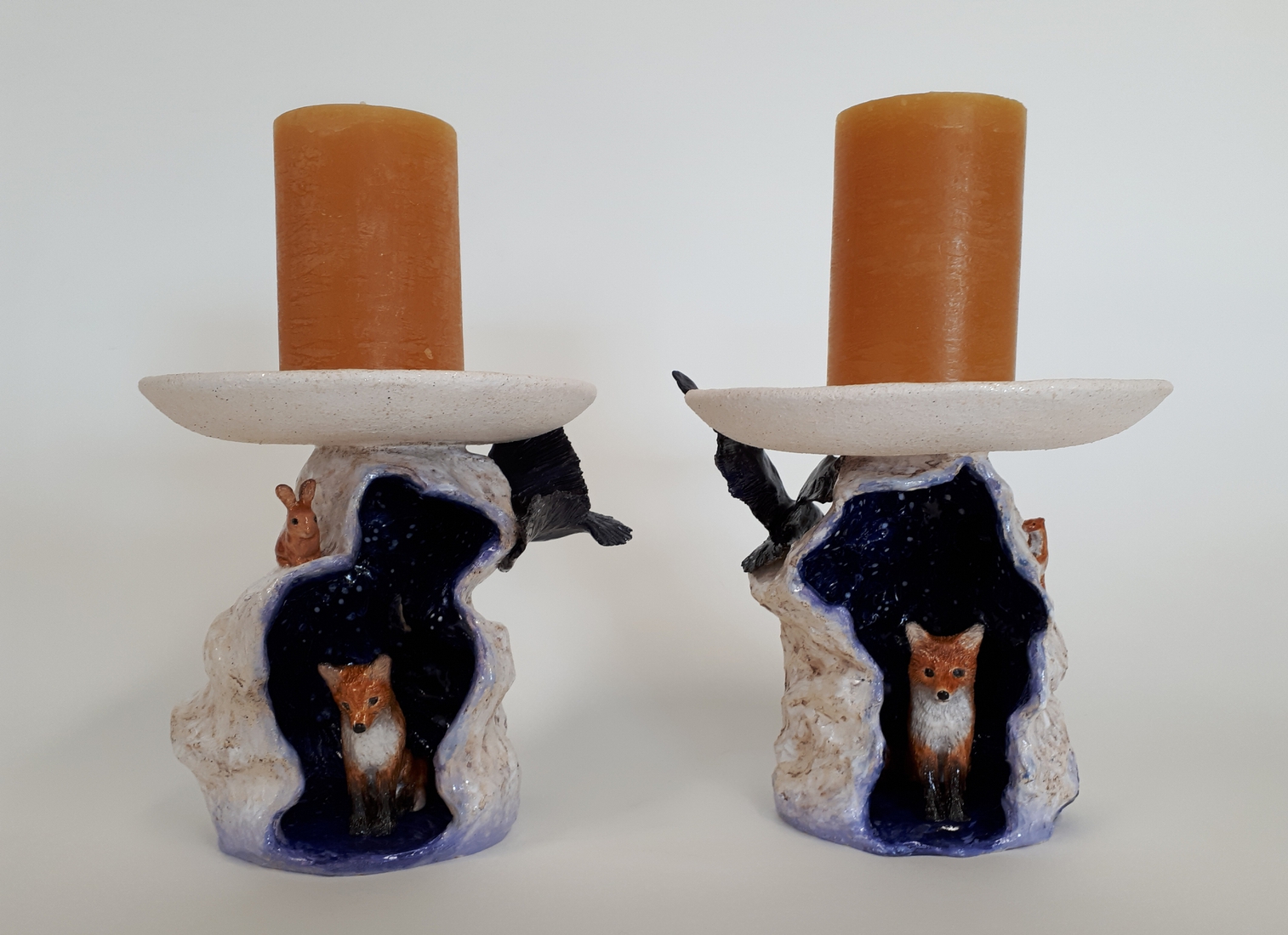 Kaarsenstandaard met vossen.