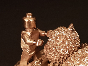 Kunst mag best om te glimlachen zijn.
Niet alles hoeft even serieus.