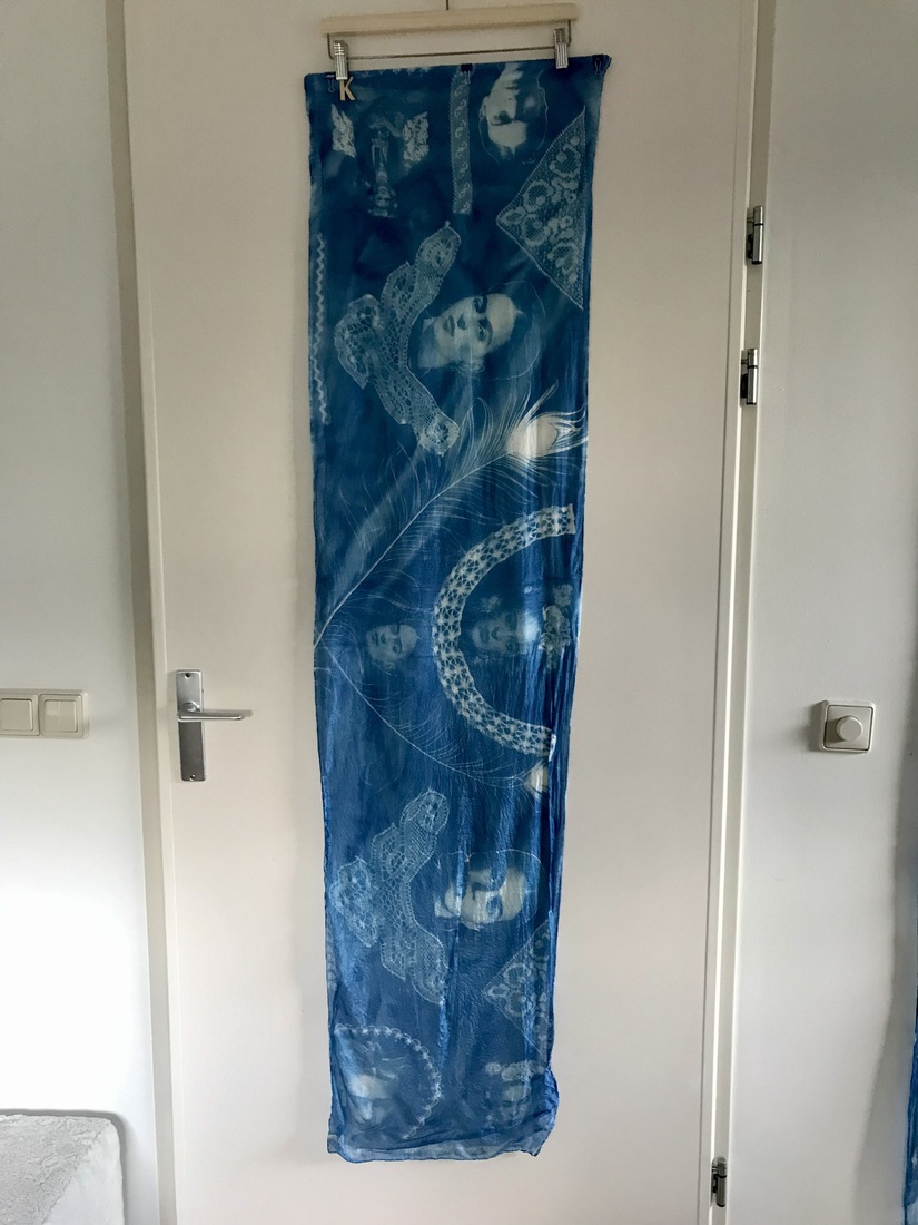 I love Frida, 100%  zijden sjaal in Cyanotype blauwdruk (K)