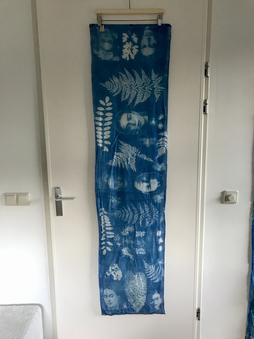 I love Frida, 100%  zijde sjaal in Cyanotype blauwdruk (M)