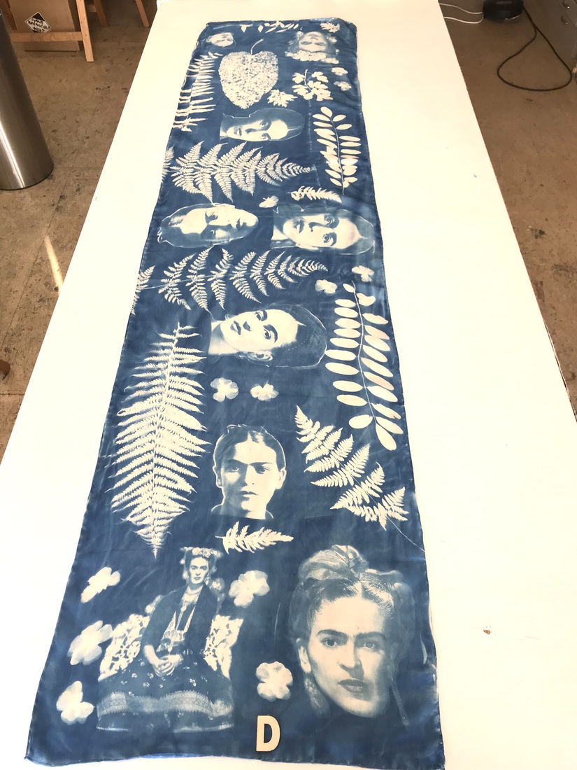 I love Frida, 100%  zijden sjaal in Cyanotype blauwdruk (D)