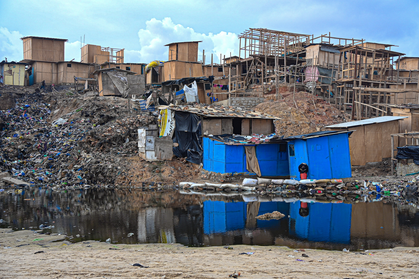 Wonen tussen het afval