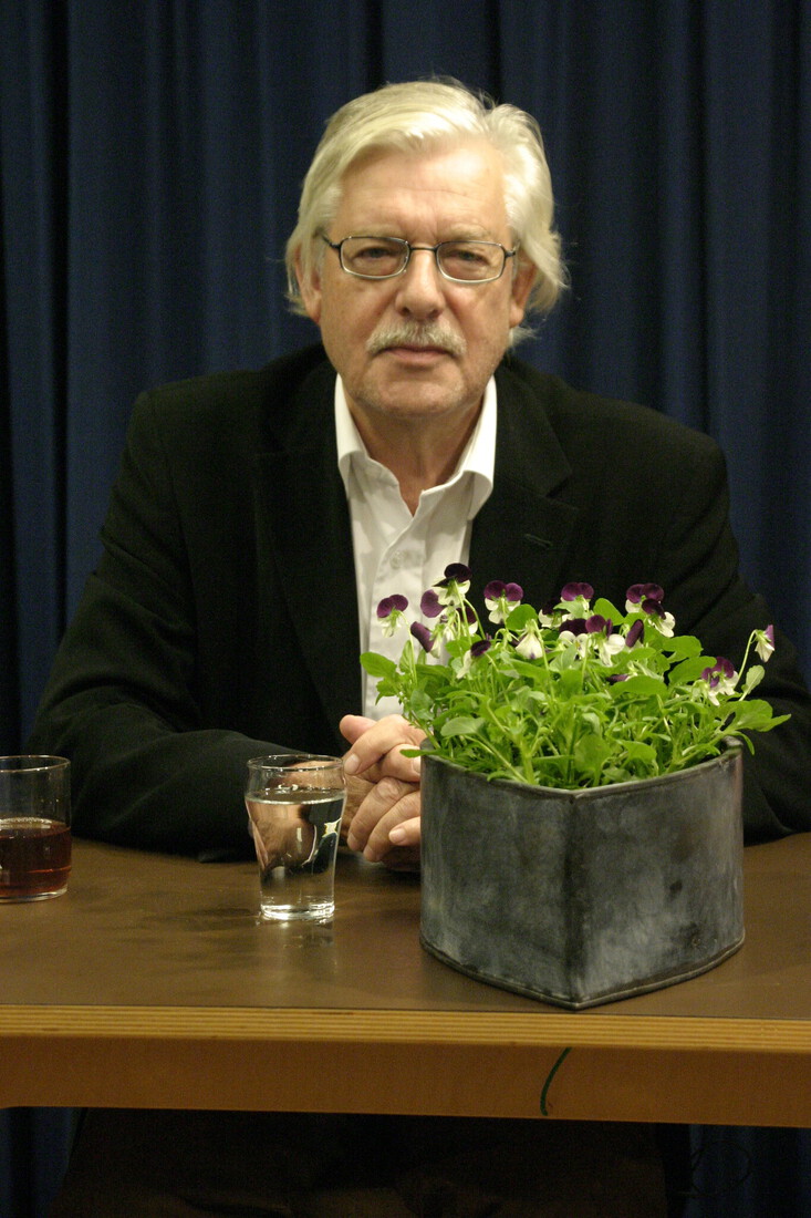 Portretten met boeken 8