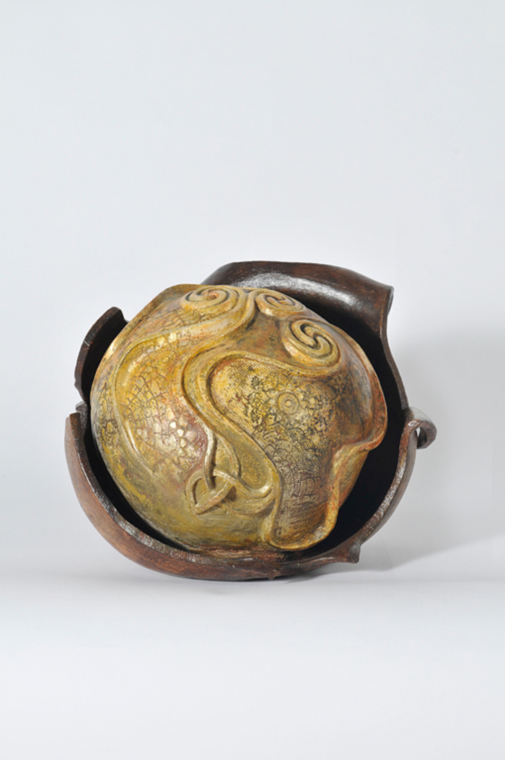 bol met Keltisch motief