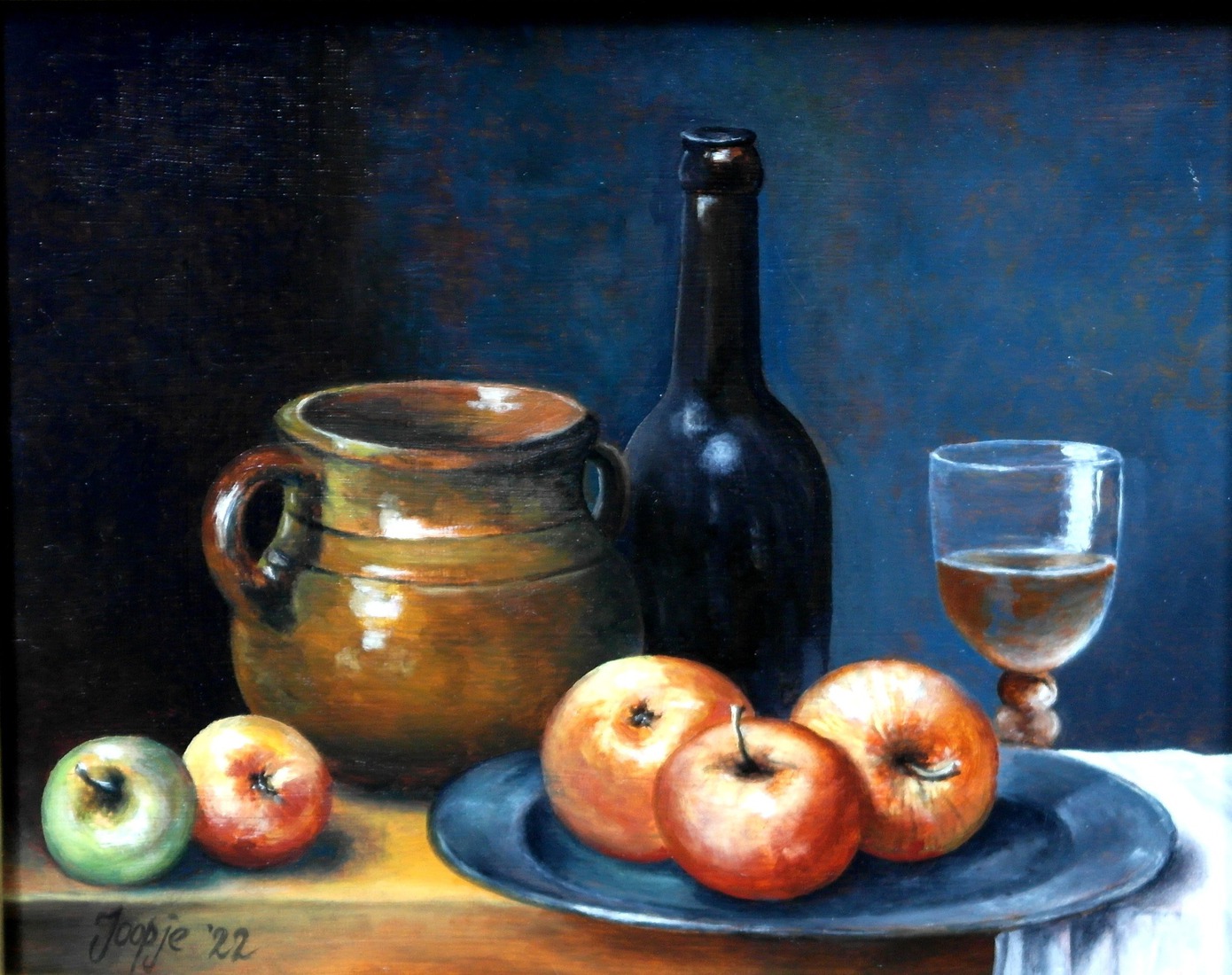 Stilleven met kan, appels en glas.