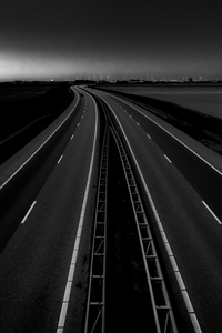 'Monochromatic' maakt deel uit van het project [21-23]; een verzameling foto’s die ik maakte binnen een straal van 80 km van mijn woonomgeving gedurende twee en een half jaar (provincie Zeeland, Rotterdam en Antwerpen). Gestart tijdens de covid-19 pandemie in 2021 tot en met mei 2023. 

[21-23] bevat 5 delen.

Verkrijgbaar als losse afdruk op Hahnemühle fine art papier (ed. 15) en uitvoering op dibond (ed. 5).

Voor meer informatie en prijzen zie: OVER