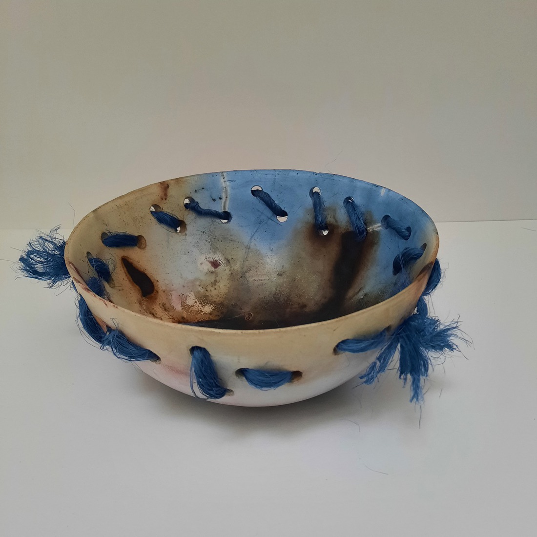 Schaal met blauw vlas