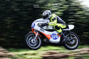 Sportfotografie waarin de actie van diverse sporten te zien zijn.