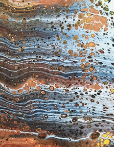 acryl pouring waarbij door een bepaalde techniek lijnen en geometrische structuren ontstaan