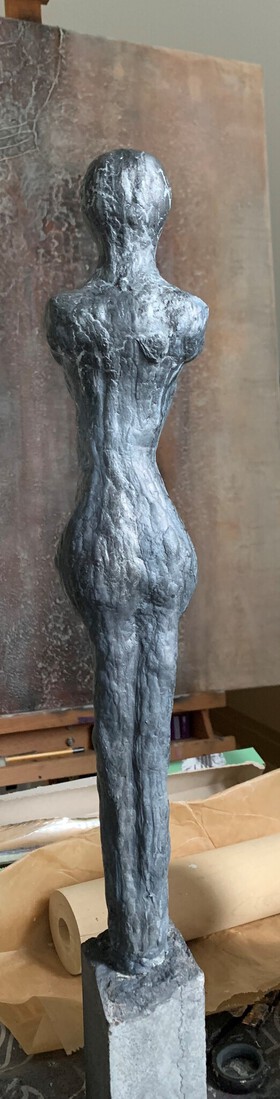 Dame op sokkel [Nr. 2]