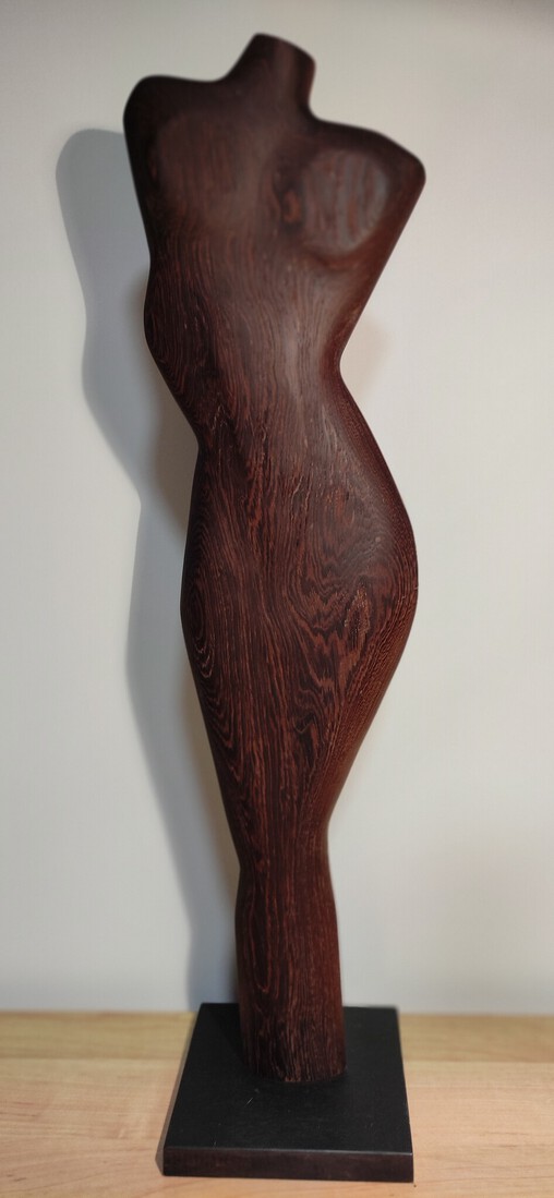 sculptuur vrouw gestyleerd (wengé )