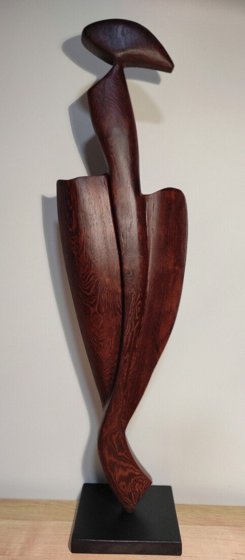 Danseres  wenge hout