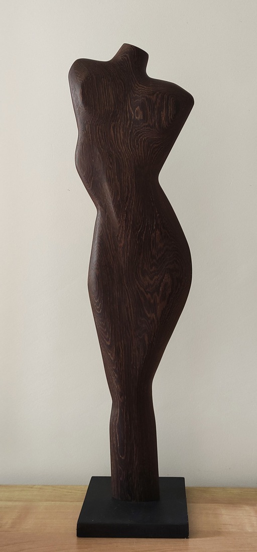 sculptuur vrouw gestyleerd (wengé )