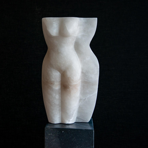 In deze groep ondermeer  beelden van de vrouwelijke torso.