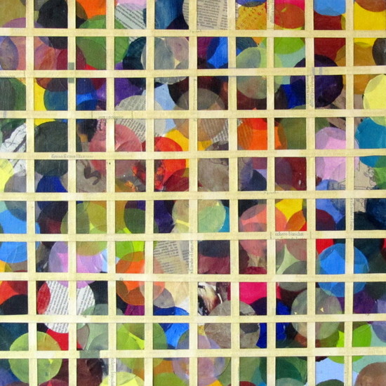 rondjes achter traliewerk van vierkantjes